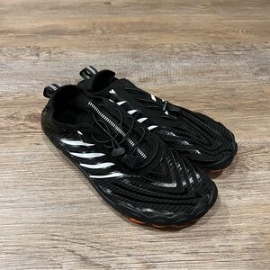 Men’s barefoot style shoes size 9 (euro42) NWOT